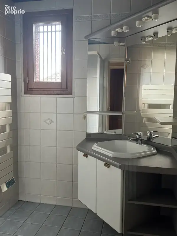 Belle maison familiale de 242 m2 sur terrain de 916 m2   Espaces généreux et prestations de qualité - photo 17