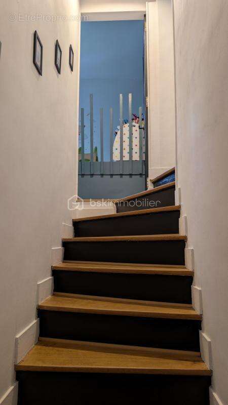 Maison à LA CELLE-SUR-MORIN