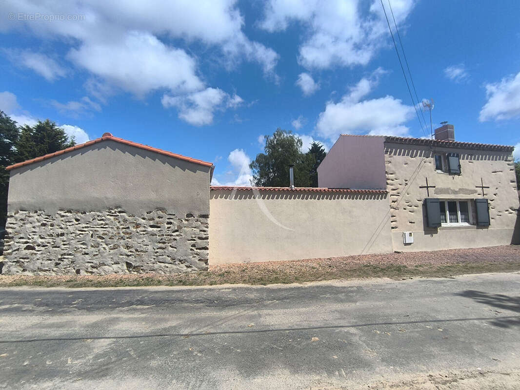 Maison à GROSBREUIL