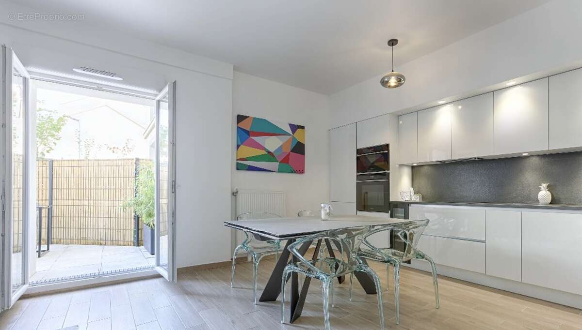 Appartement à LA GARENNE-COLOMBES
