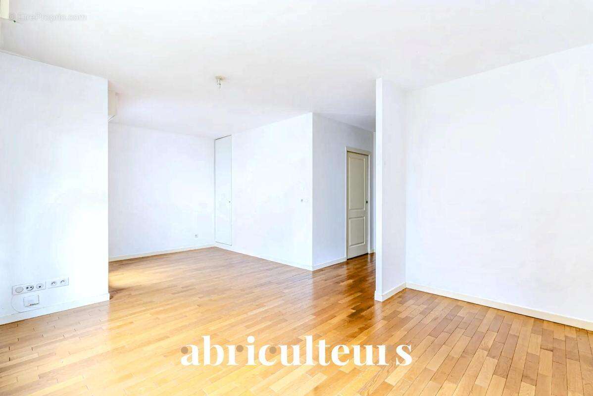 Studio  30 m² avec balcon en vente à Courbevoie /Victor Hugo(92400) - photo 5