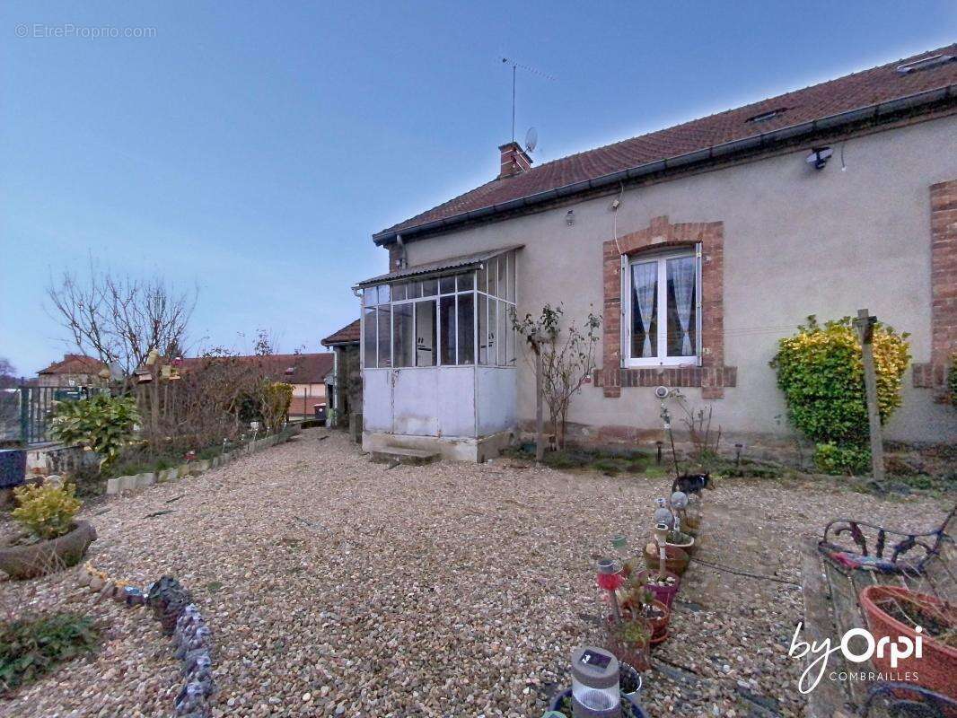 Maison à SAINT-ELOY-LES-MINES
