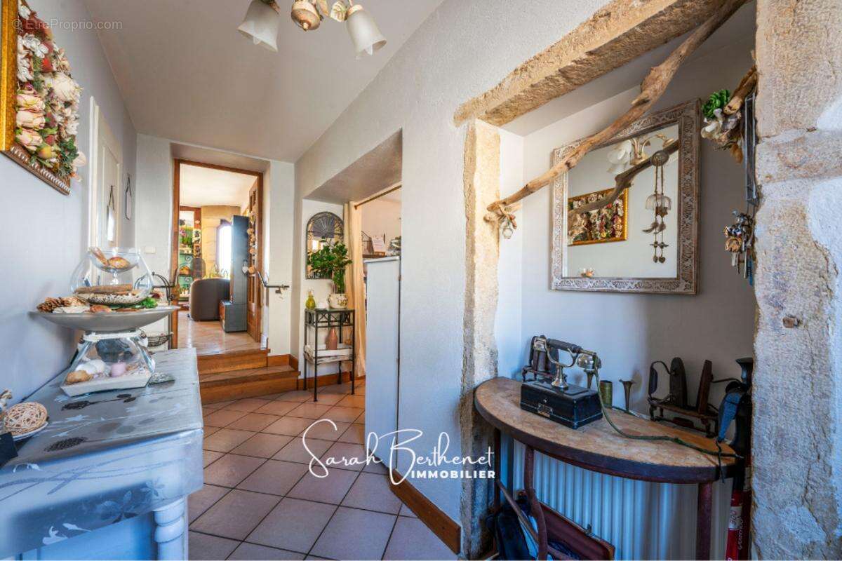 Maison à LA TOUR-DE-SALVAGNY