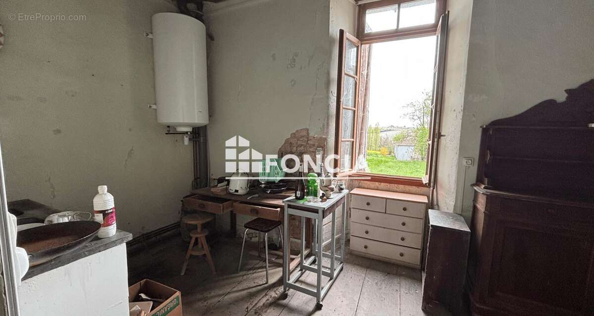 Maison t3 a renover a bessac - photo 3