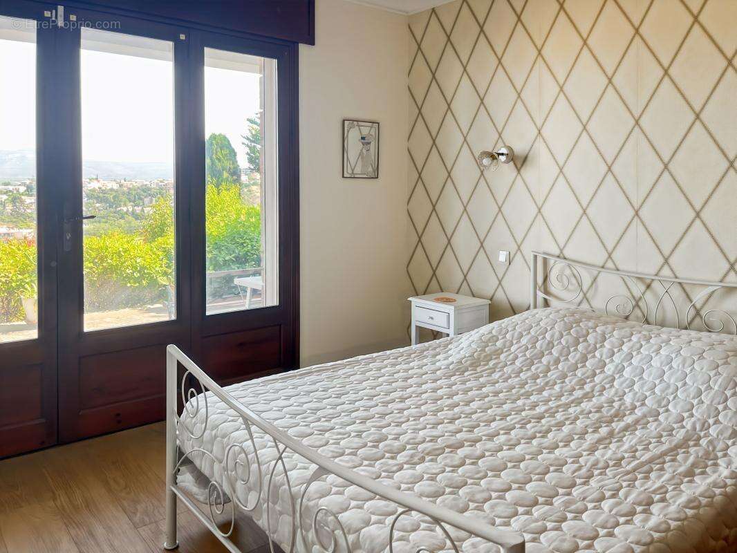 Maison À Vendre composée de 2 appartements (3 et 4 pièces) - photo 15
