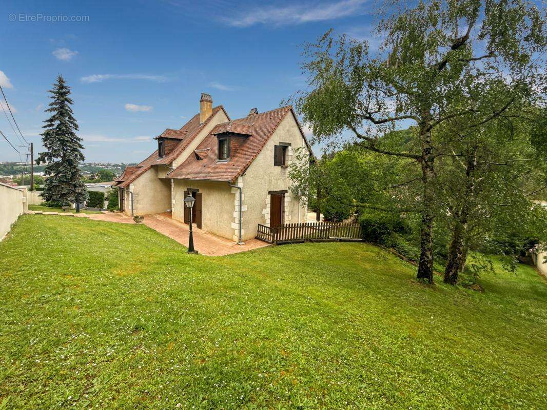 Maison à NOTRE-DAME-DE-SANILHAC