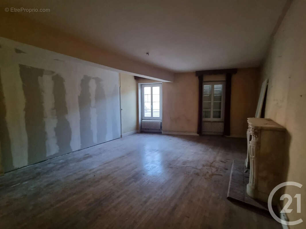 Maison à VARZY