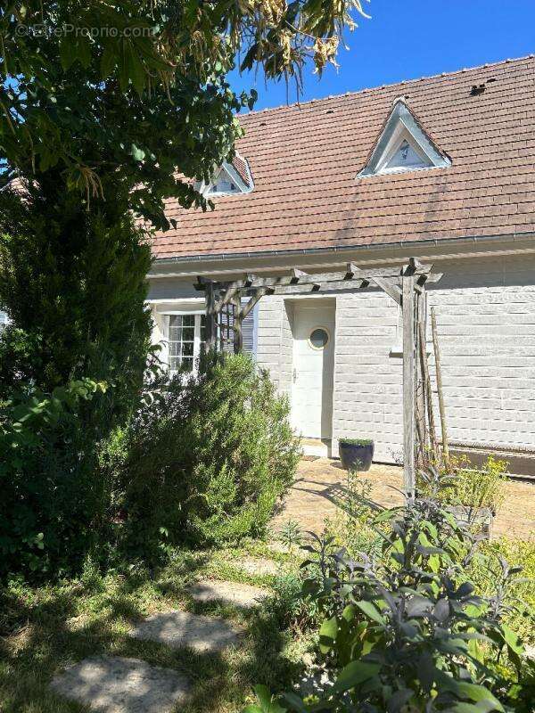 Élégante propriété familiale avec jardin arboré aux portes de Paris - photo 16