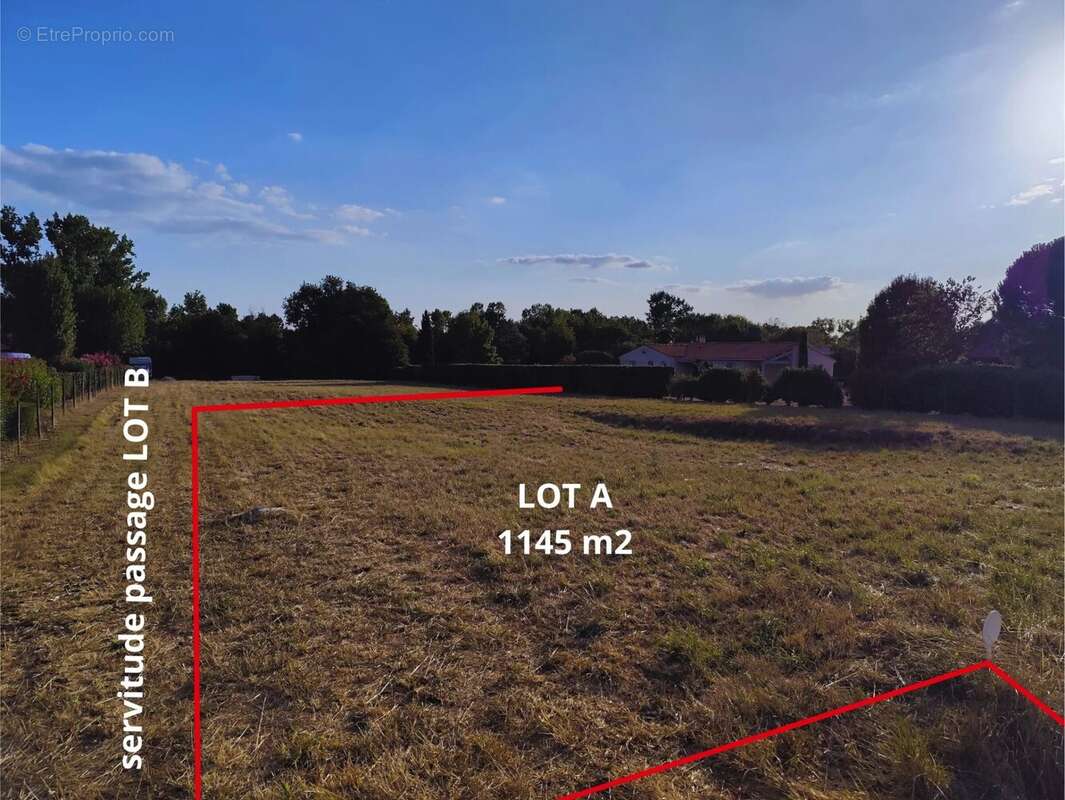 Terrain à SAINT-GEORGES-ANTIGNAC