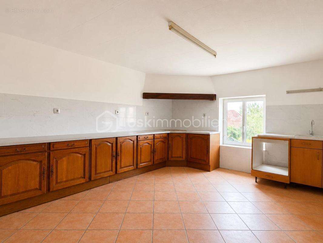 Grande maison familiale à rafraichir - photo 5