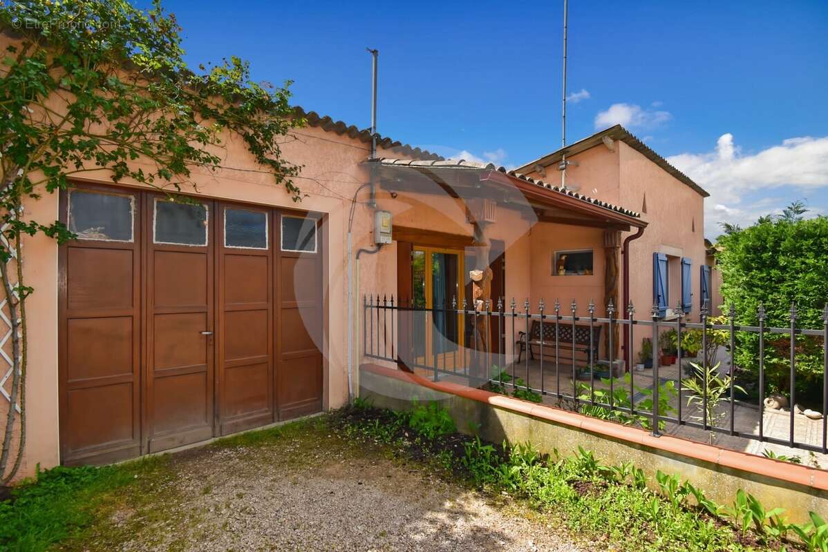 Maison à NEGREPELISSE