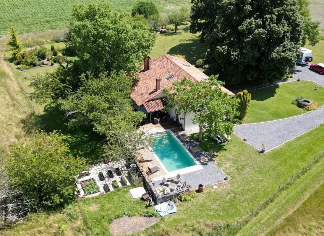 Maison à AUBETERRE-SUR-DRONNE