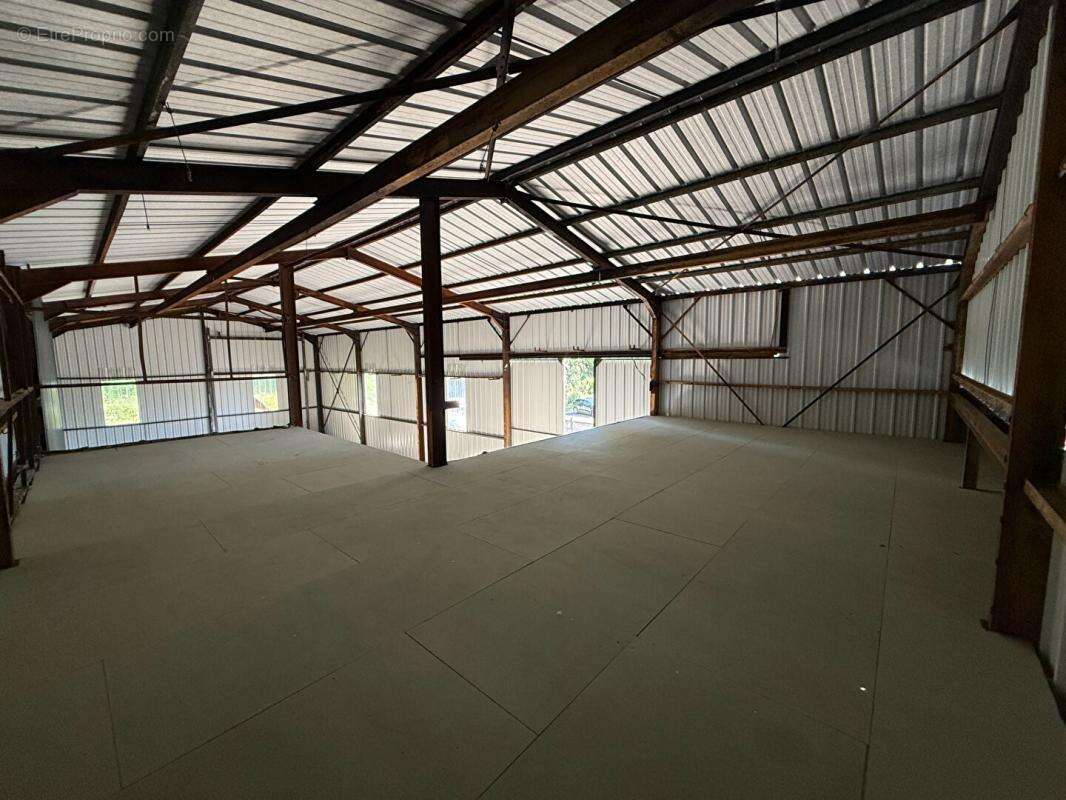 Local d'activité, 327M², bureaux, entrepôt, stationnement - photo 12