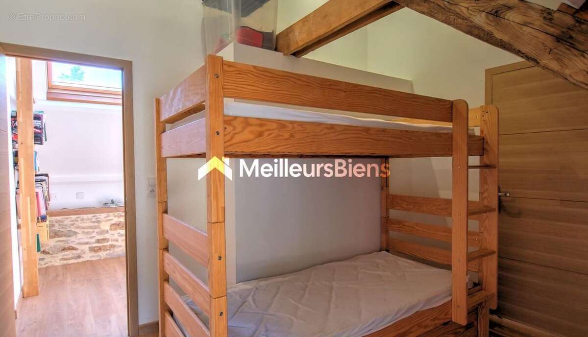 Longère à Arzano 287 m², deux maisons, 7 chambres, grand terrain - photo 10