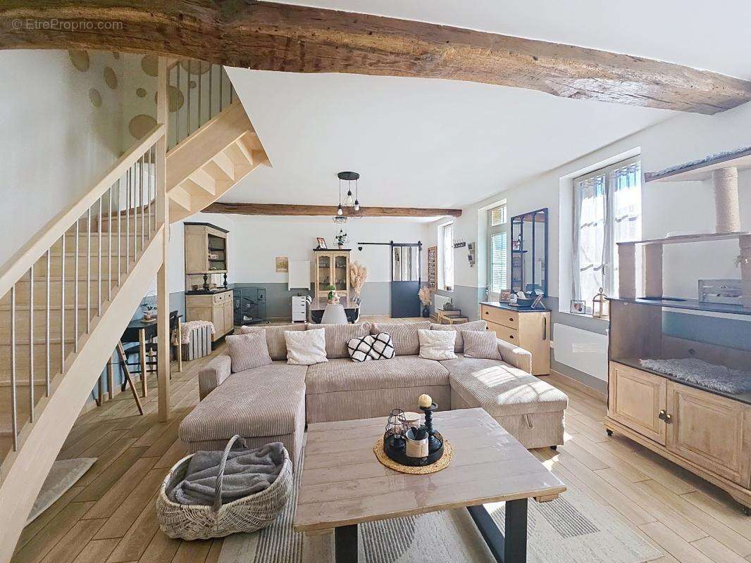 Magnifique longere en pierres de taille, renovee ! - photo 3