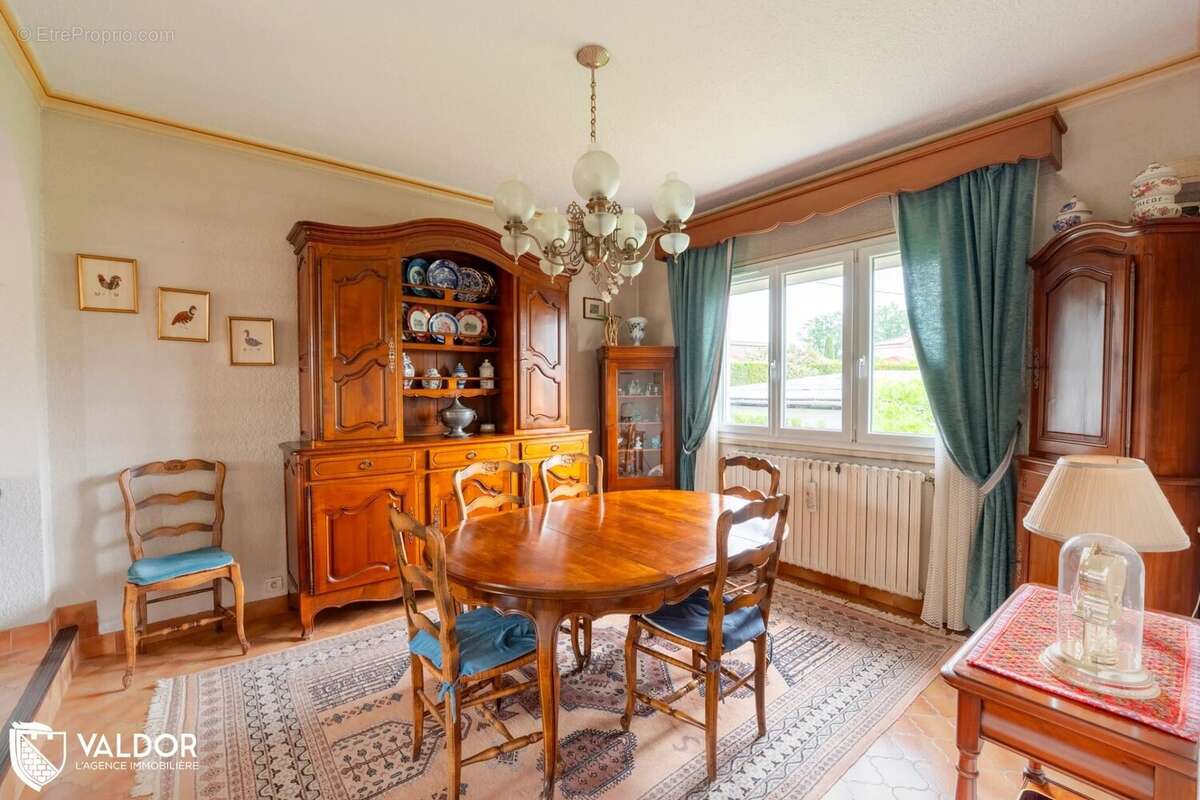 Maison à MONTMERLE-SUR-SAONE