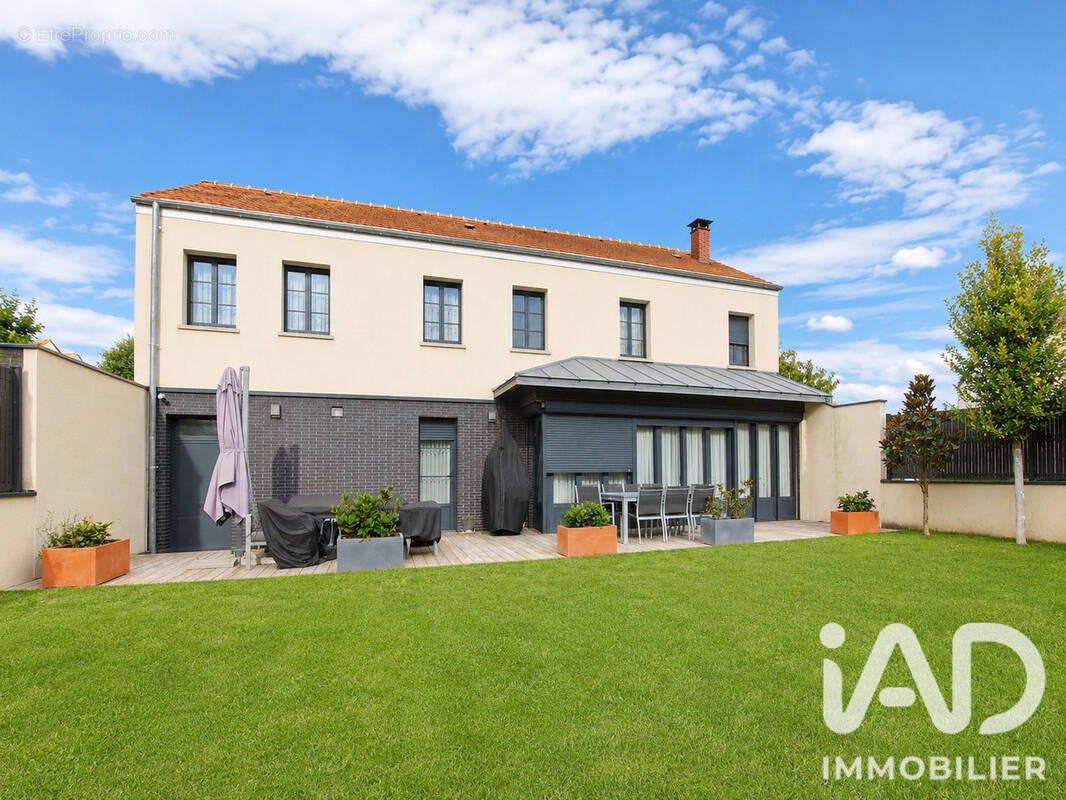 Photo 1 - Maison à MOISSY-CRAMAYEL