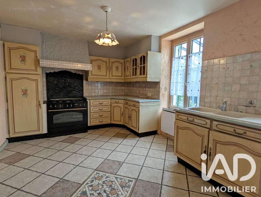 Maison 136 m² à Saint-Denis-De-Jouhet  - photo 6