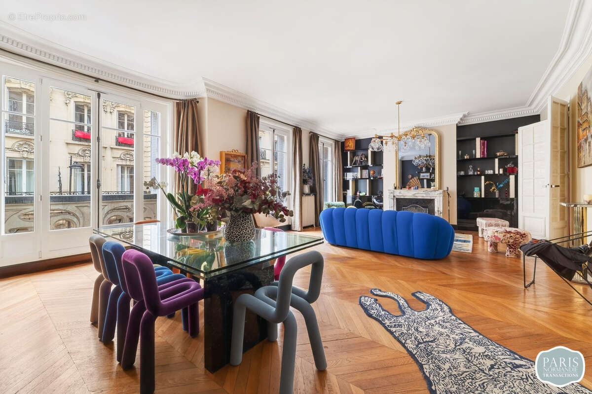 Appartement à PARIS-17E