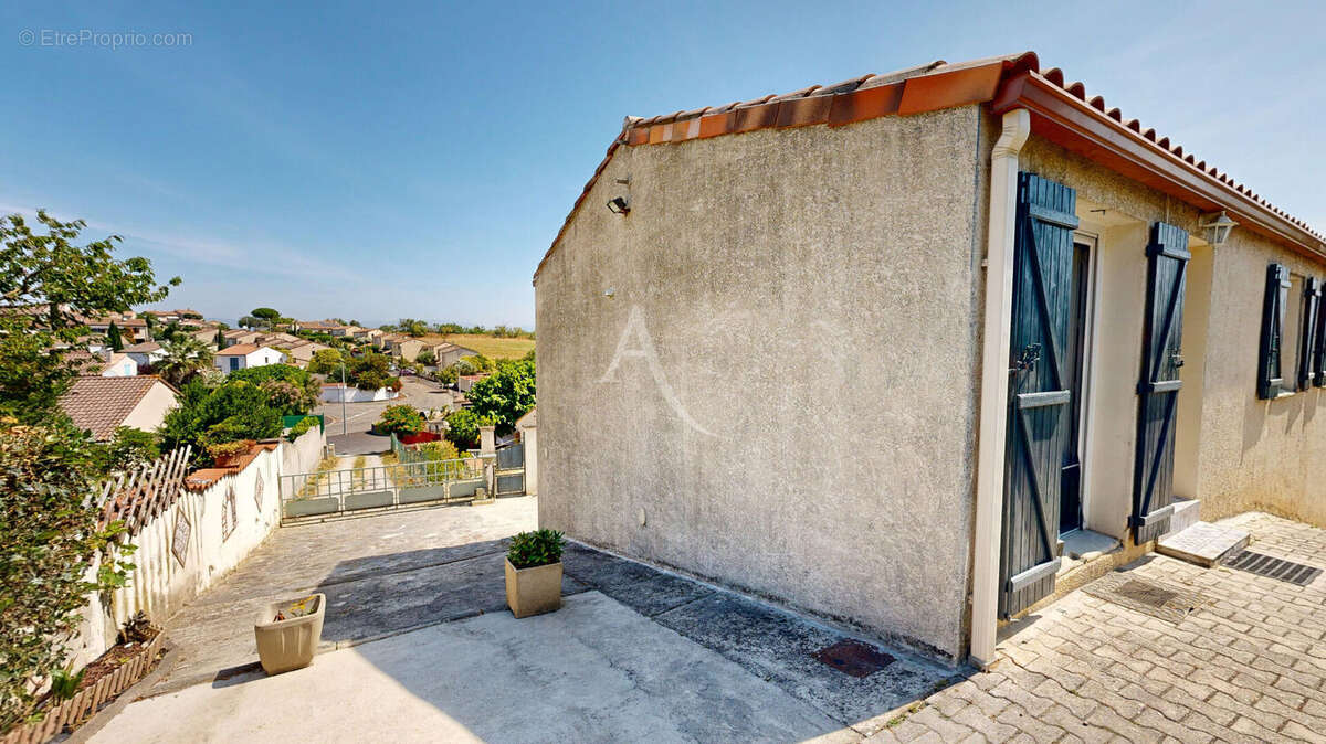 Maison d'habitation avec une vue dégage a CARCASSONNE - photo 2
