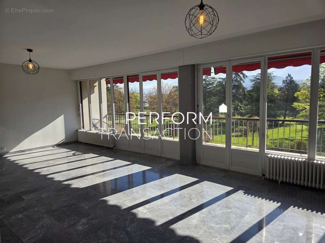 Appartement à ECHIROLLES