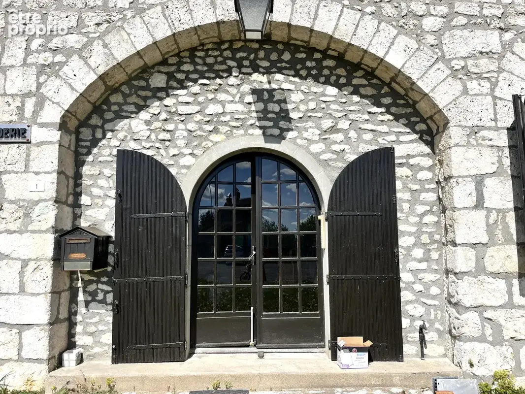 Ancienne commanderie des Templiers  Bien atypique avec fort potentiel - photo 3