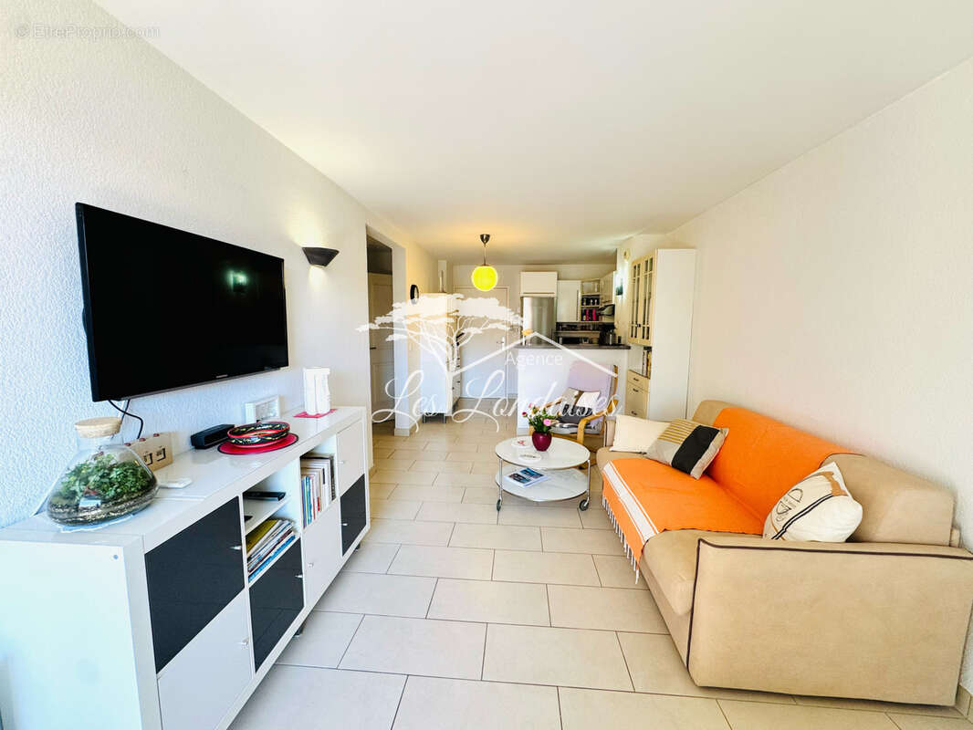 Appartement à LA LONDE-LES-MAURES