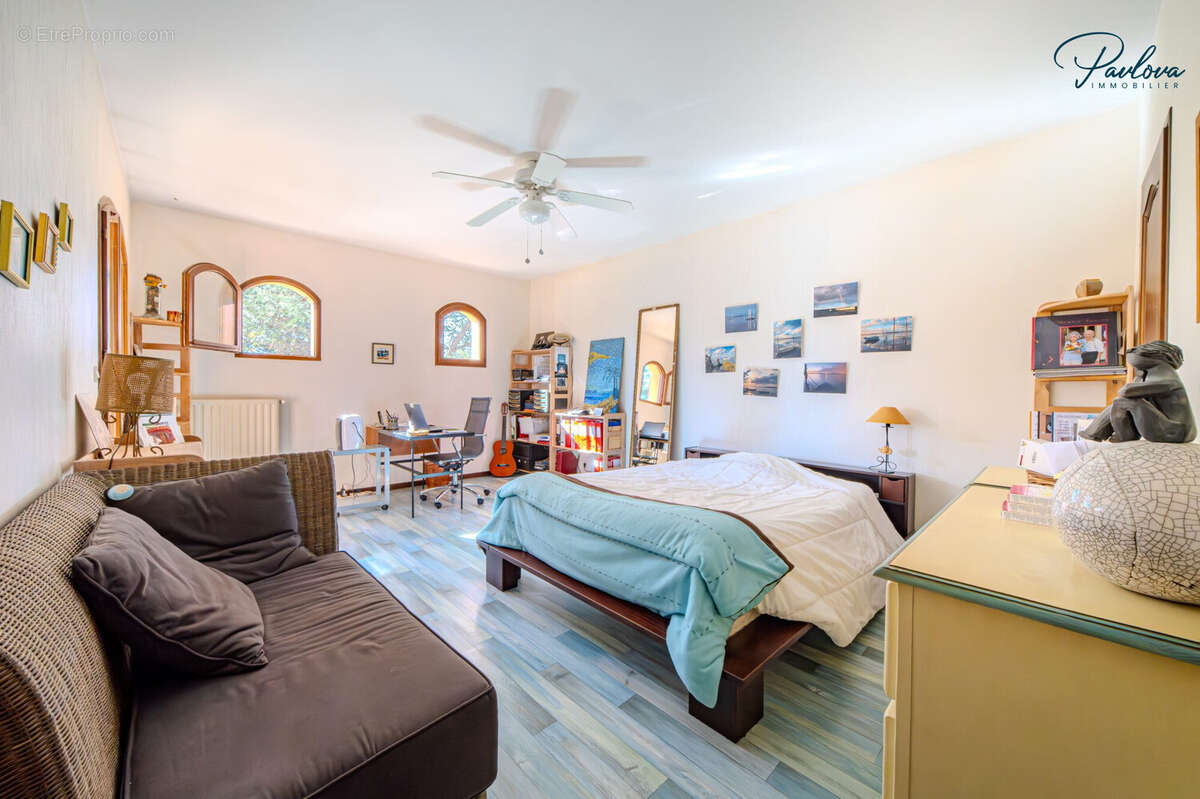 Maison à SAINT-CLEMENT-DE-RIVIERE