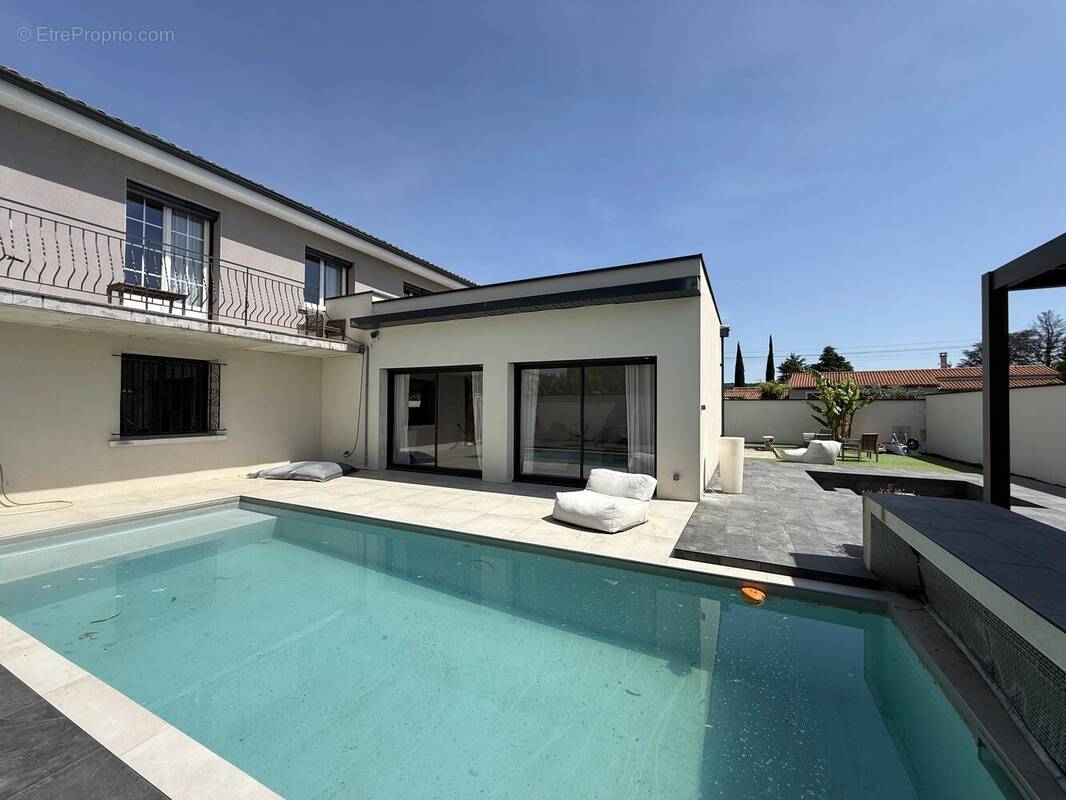Maison à MONTELIMAR