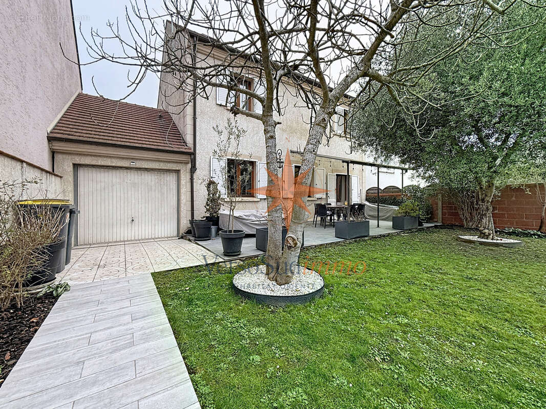 Maison à CHAMPS-SUR-MARNE