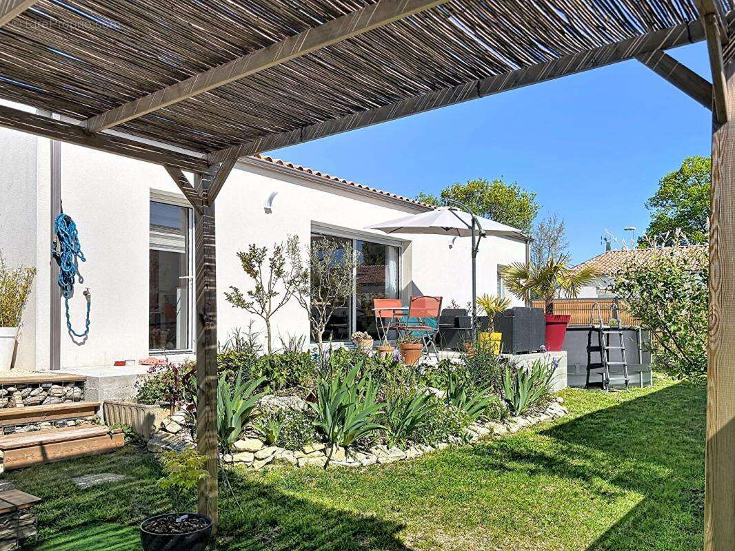 Maison de plain-pied de 2023 -107 m2 - 4 chambres - Jardin paysagé - Classe énergie A - Garage - photo 15