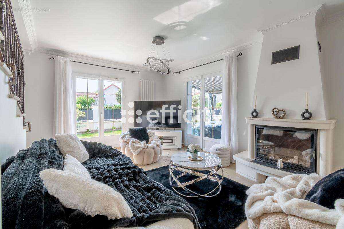 Maison à VIGNEUX-SUR-SEINE