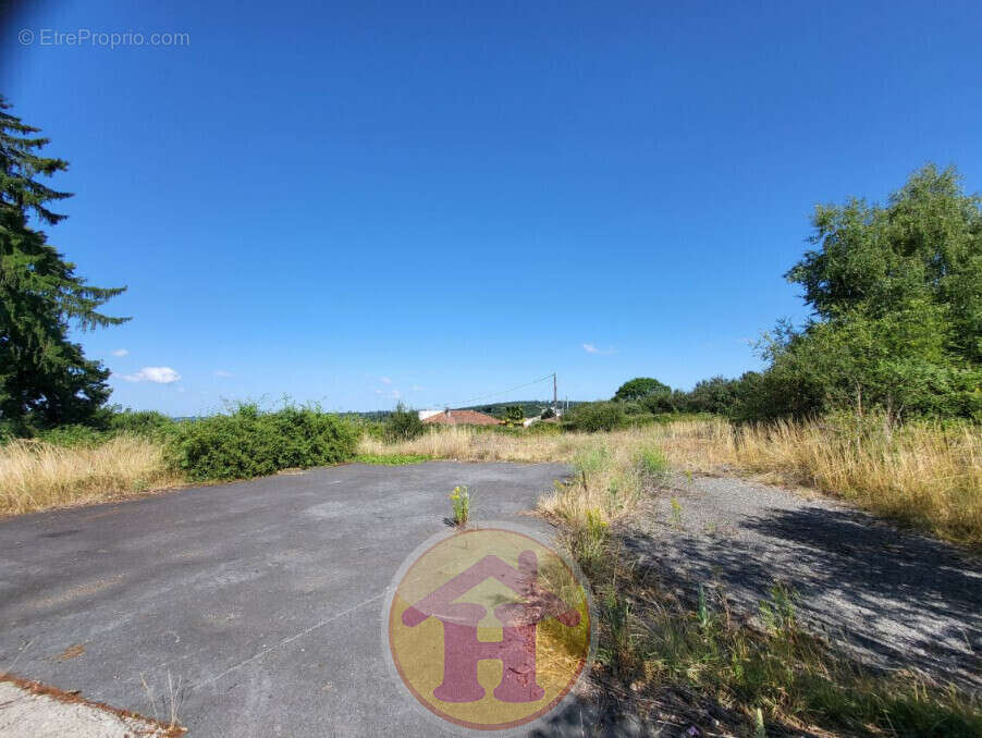 Commerce à SAINT-JUNIEN