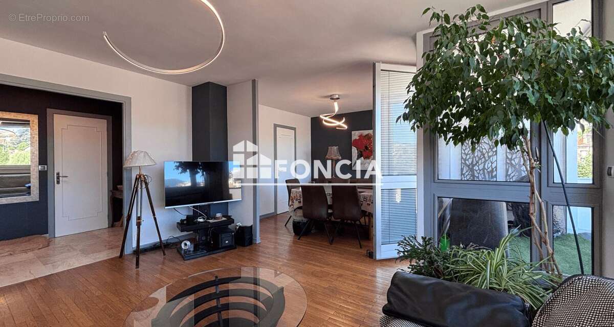 Appartement à SAINT-ETIENNE