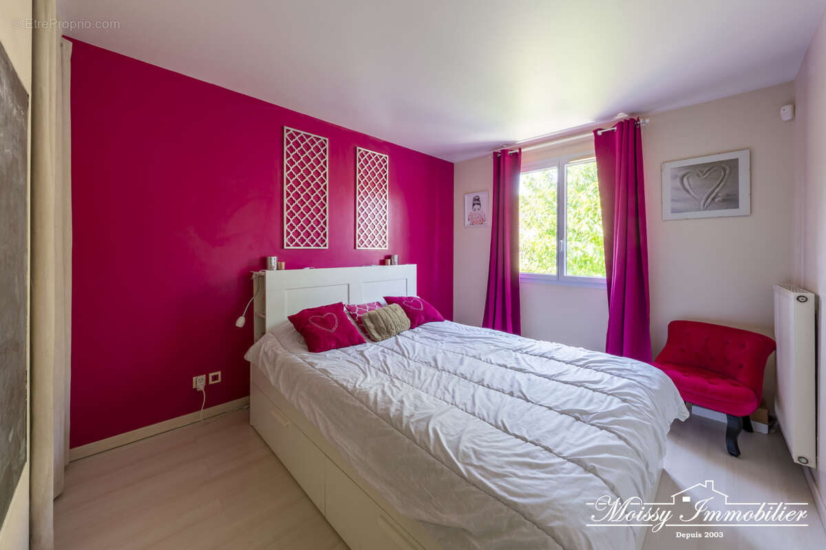 Maison à MOISSY-CRAMAYEL