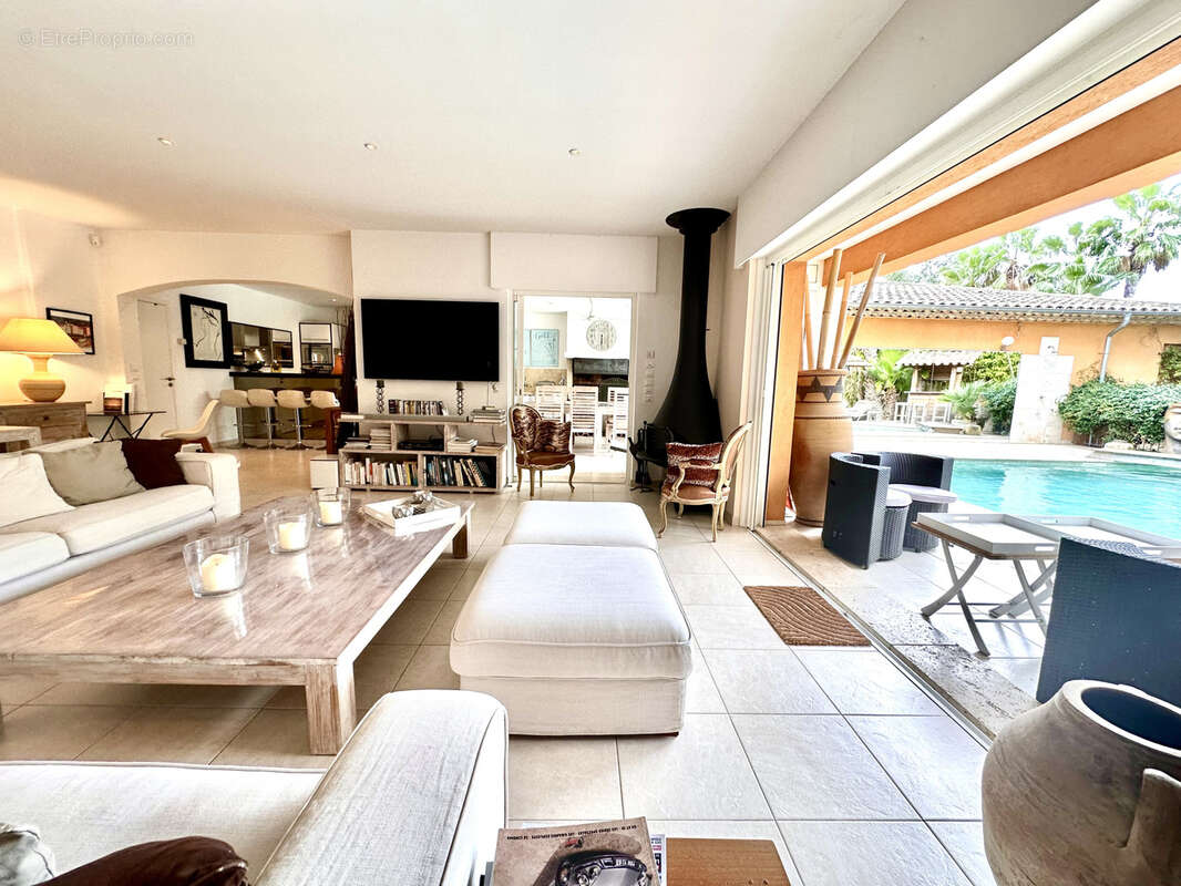 Villa lumineuse avec piscine, à deux pas du centre-ville de Sainte-Maxime - photo 9