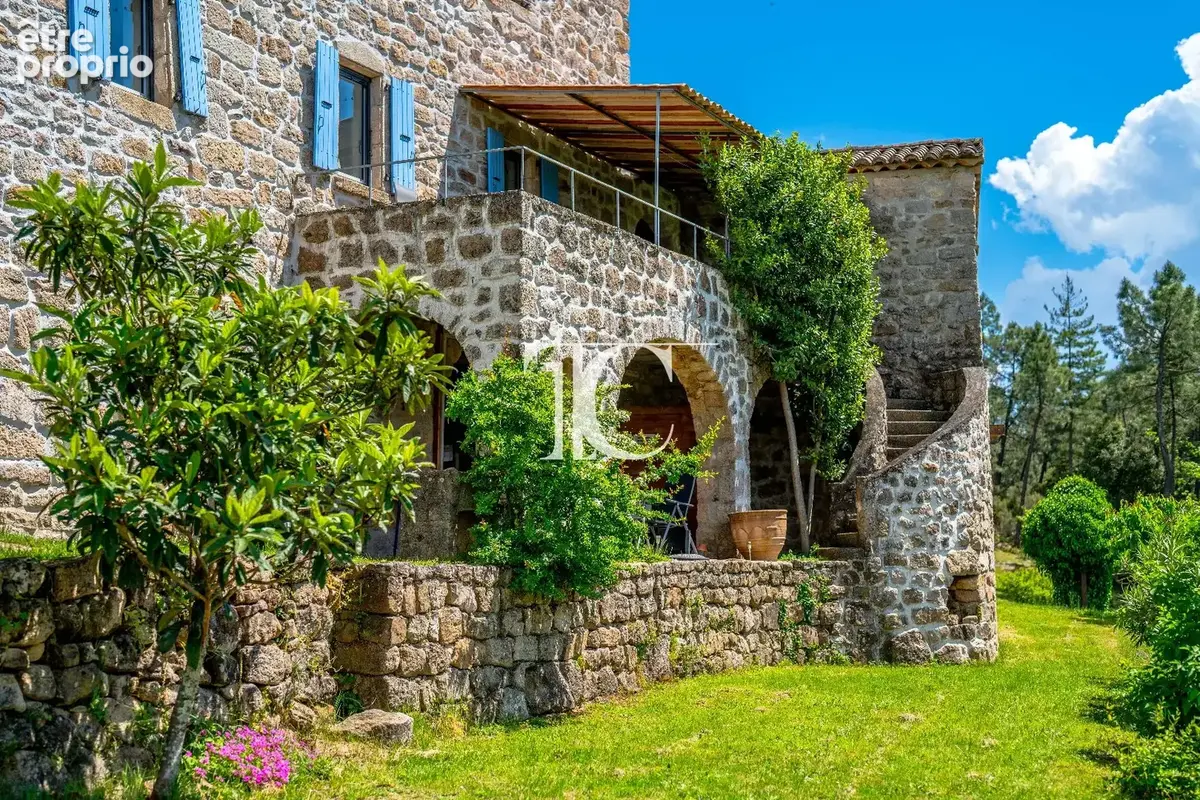 Mas de charme de 300 m² habitables sur 1,5 hectare arboré - photo 3