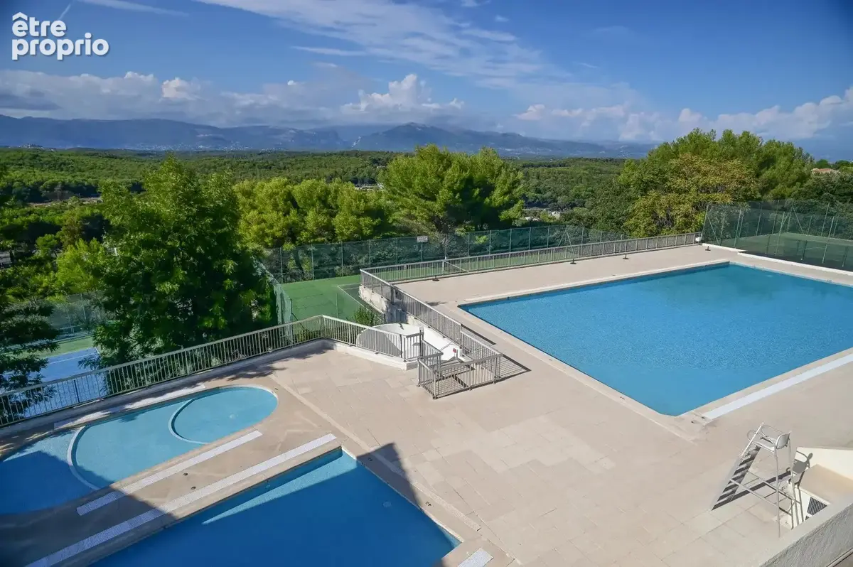 Mougins-le-Haut - 2P avec terrasse, 2 parkings et cave - Place des Arcades - photo 6