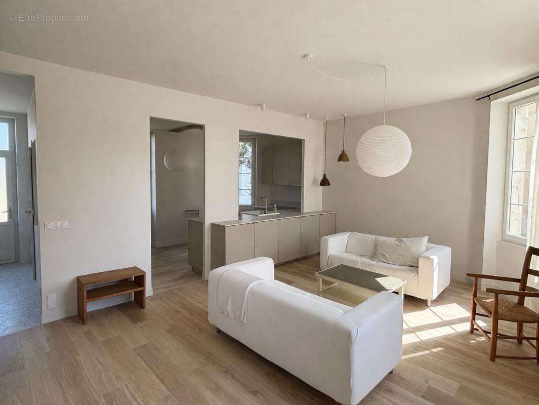 Maison À Vendre au cœur du centre-ville de Saint-Georges-d’Oléron - photo 2