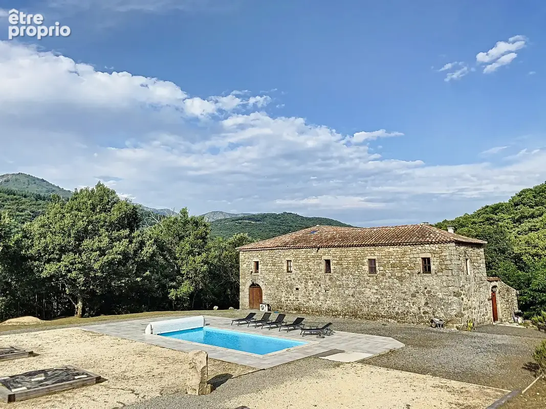 Une bastide du 16ème siècle rénovée de 260 m2 hab., aménagée en 2 logements et annexes, cour intérieure, pisci - photo 3
