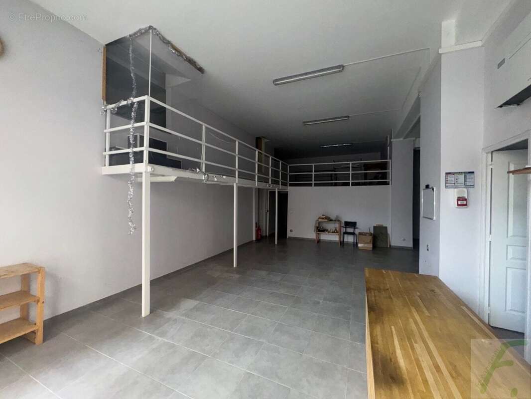 Commerce à AIX-LES-BAINS