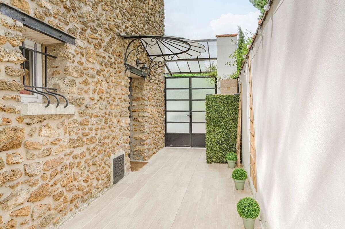 Maison à SAINT-MAUR-DES-FOSSES