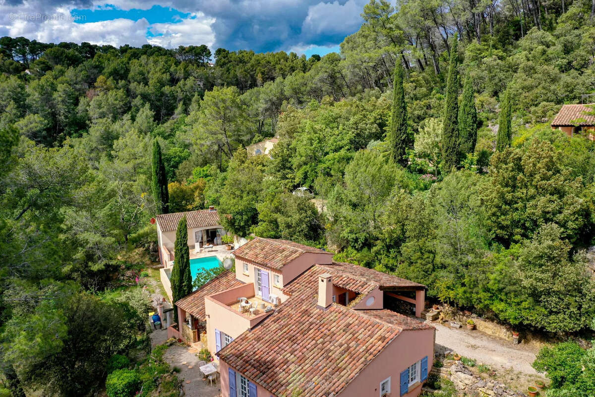 Villa traditionnelle avec piscine et pool house sur 6000m2 - photo 4
