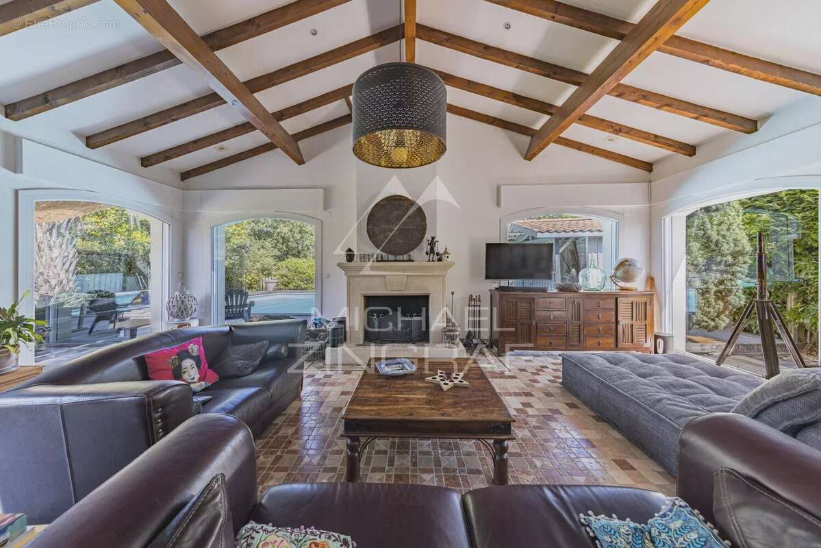 Villa contemporaine de 5 chambres - photo 3