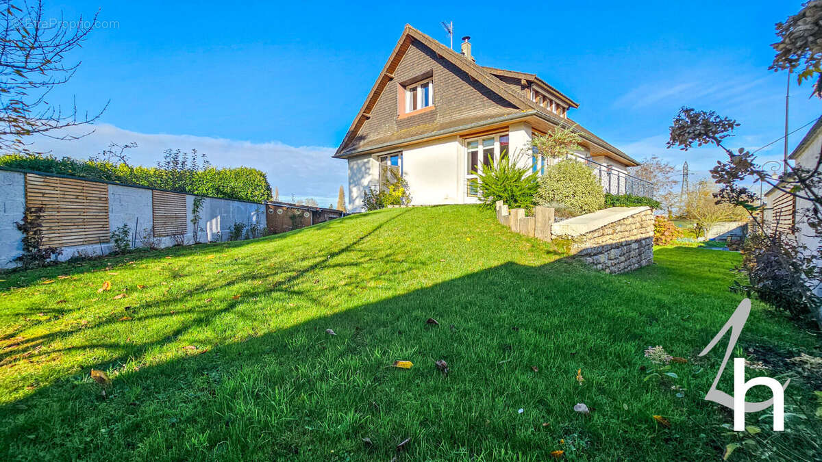 Maison à FONTAINE-ETOUPEFOUR