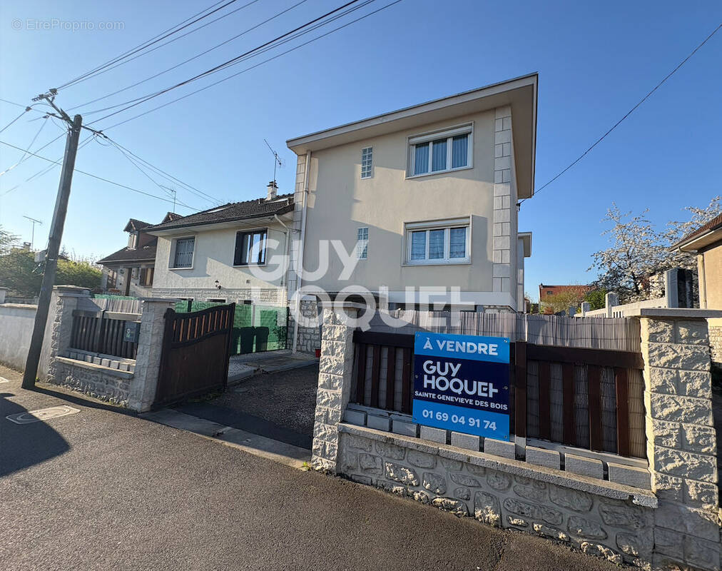 Maison à SAINTE-GENEVIEVE-DES-BOIS