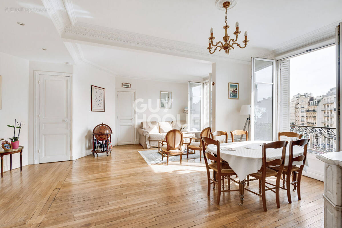 Appartement à PARIS-15E