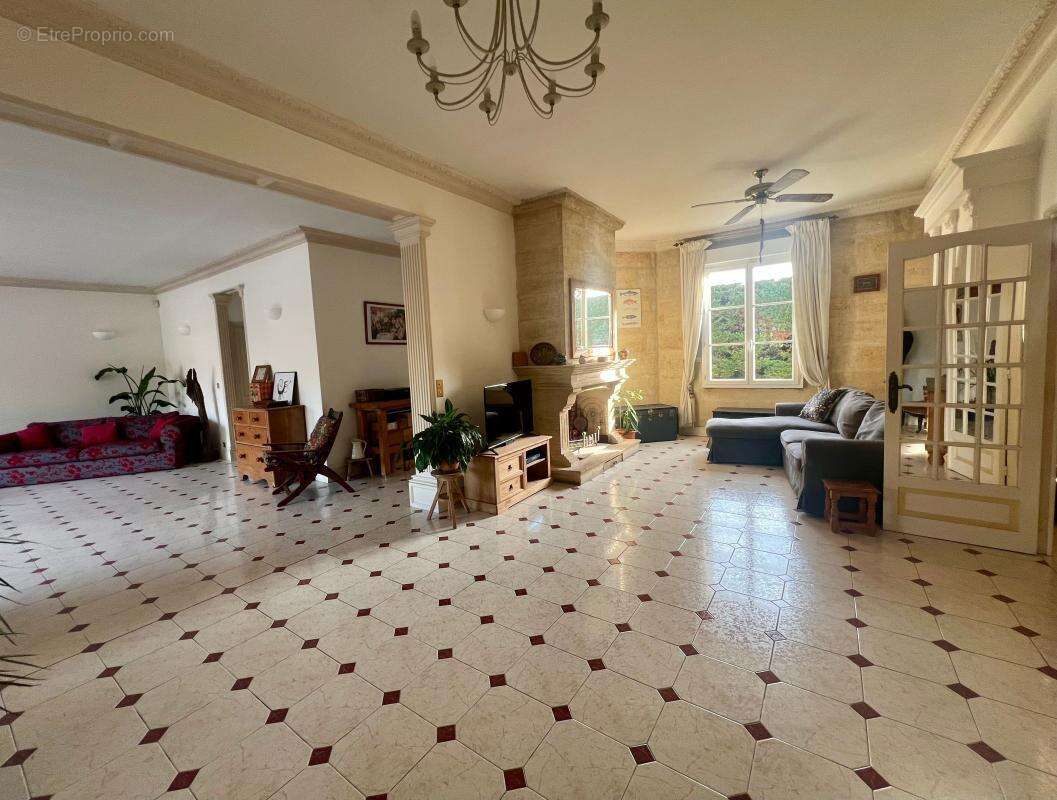 Maison à AMBARES-ET-LAGRAVE