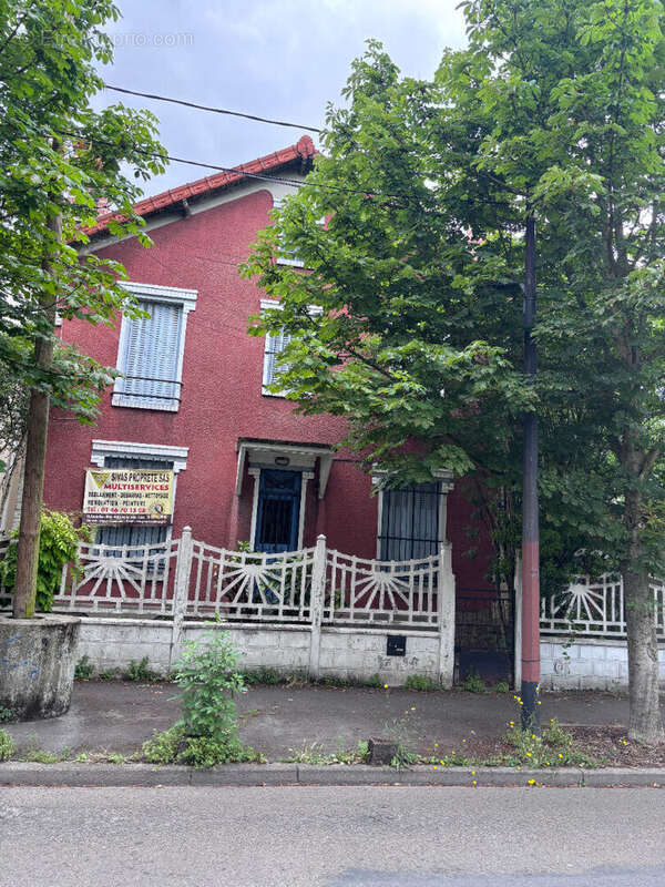 Exclusivité Guy Hoquet : Maison de ville avec extérieur et box à Montreuil - photo 9
