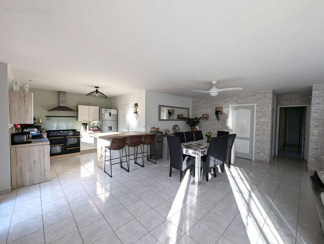 Maison à LA CHAPELLE-DES-MARAIS